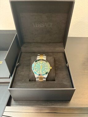 NWT Versace Men's Greca Urban 43mm quartz watch